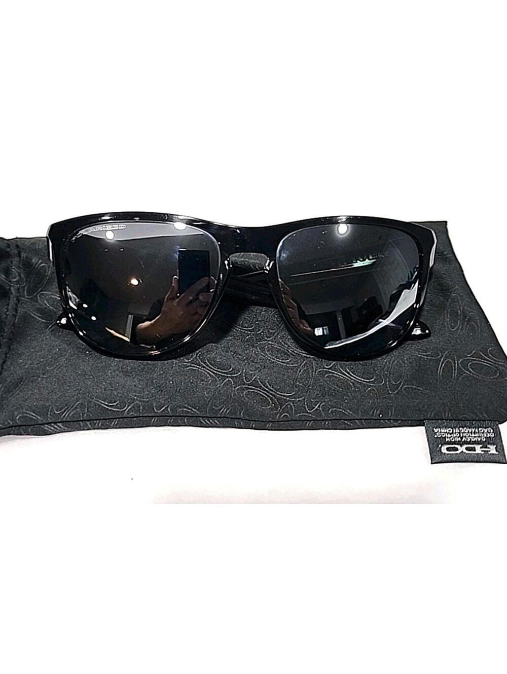 Oakley OO9342-1657 Sliver Black Oval Gray Polarized Sunglasses 57-17 140 Pouch